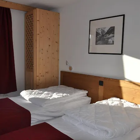 A Avec Balcon Et Acces Piscine - Fr-1-693-105