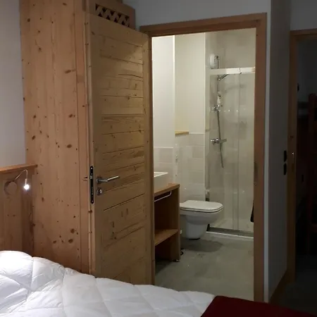 A Avec Balcon Et Acces Piscine - Fr-1-693-105 Châtel