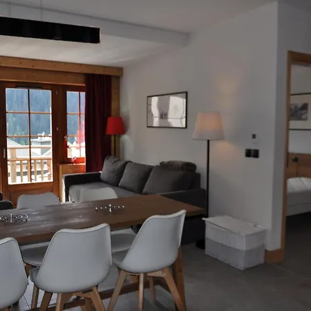 A Avec Balcon Et Acces Piscine - Fr-1-693-105 * Châtel