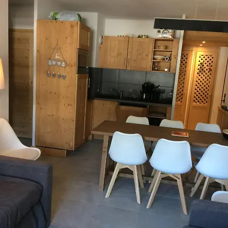 Apartment Avec Piscine, Proche Remontees Et Multi Pass Inclus A - Fr-1-693-105
